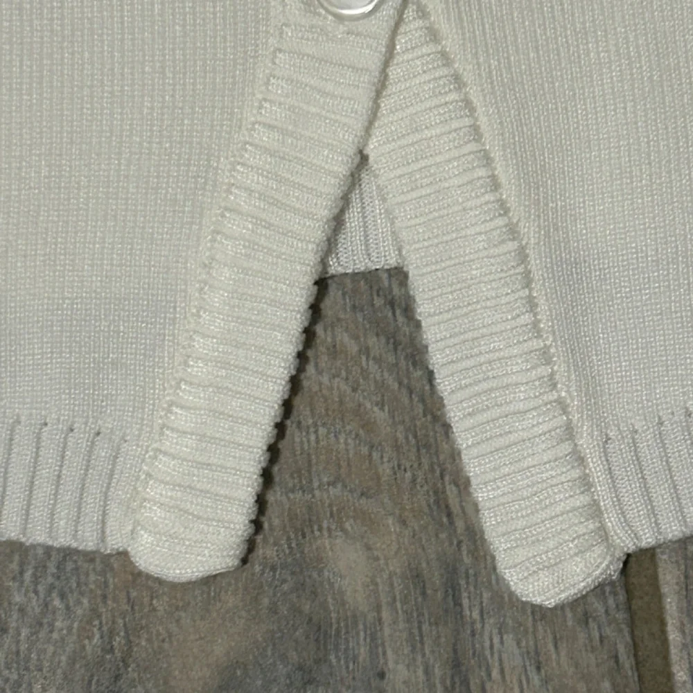 NWOT! Women's Madden Girl White Knit Sweater Vest - MEDIUM - Picture 4 of 9